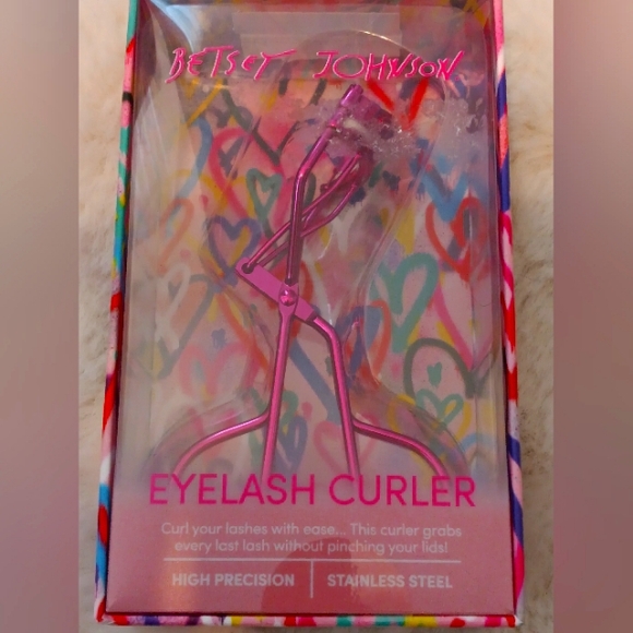 Betsey Johnson Eyelash Curler - Picture 1 of 5